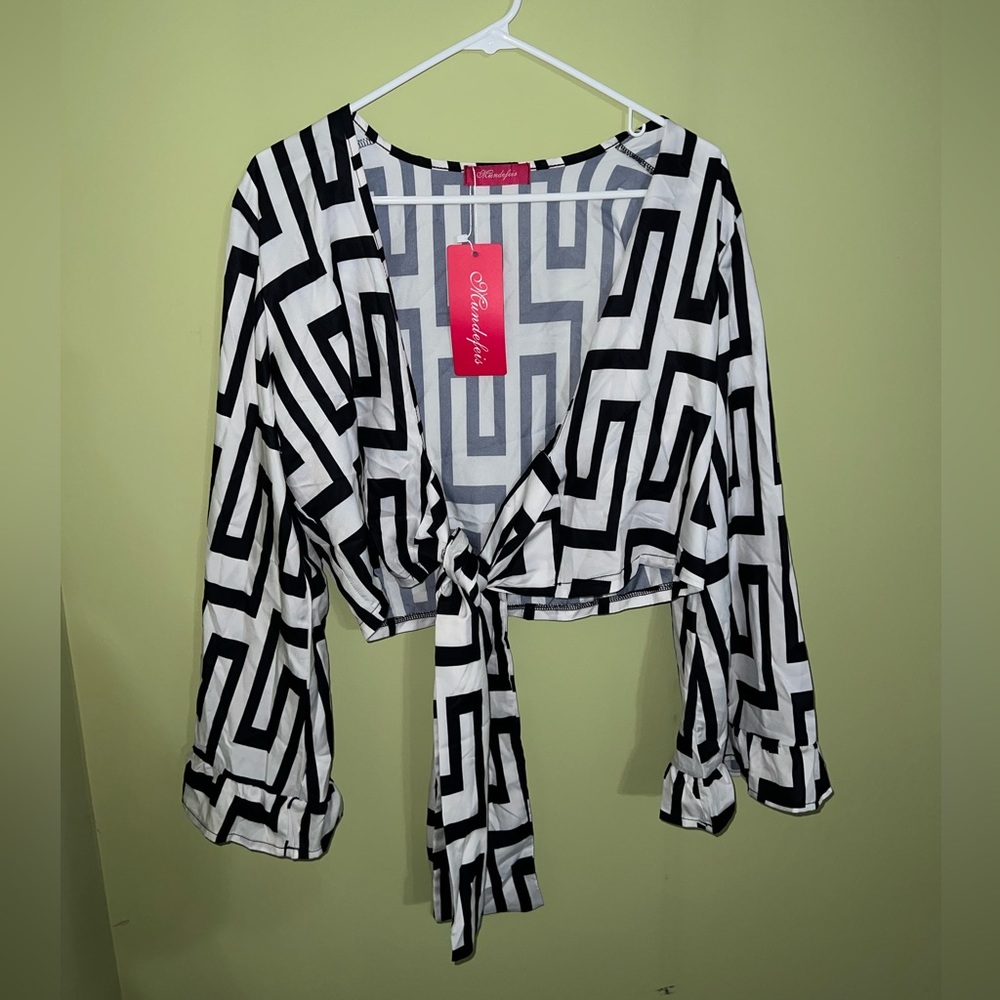 NWT Black & White Tie Crop Top